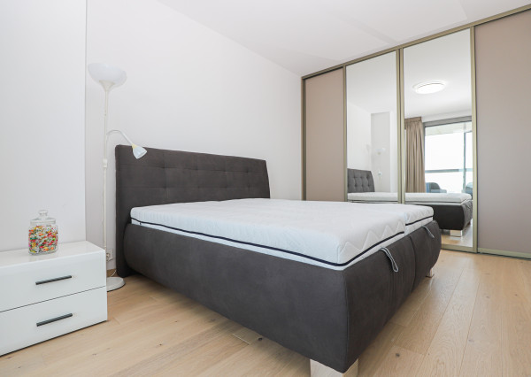 Prenajímame moderný 2i byt s výhľadom na Dunaj - EUROVEA TOWERS