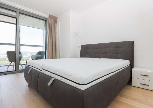 Prenajímame moderný 2i byt s výhľadom na Dunaj - EUROVEA TOWERS