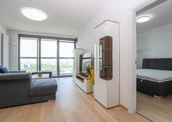 Prenajímame moderný 2i byt s výhľadom na Dunaj - EUROVEA TOWERS