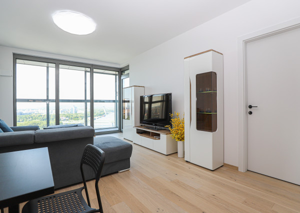 Prenajímame moderný 2i byt s výhľadom na Dunaj - EUROVEA TOWERS