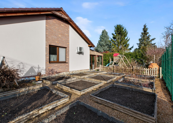 Predávame rodinný dom s garážou a pekným pozemkom v uzavretom kondomíniu, Miloslavov - Alžbetin dvor