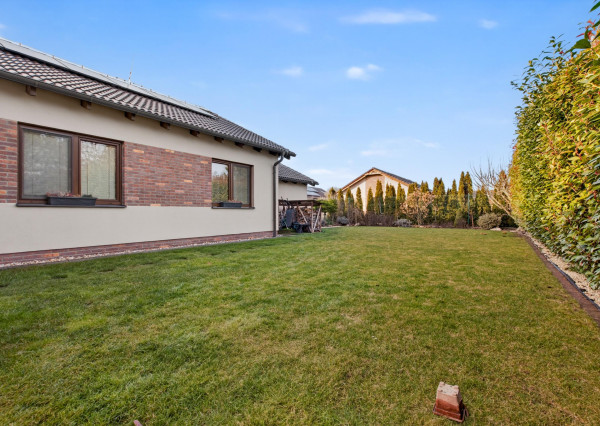 Predávame rodinný dom s garážou a pekným pozemkom v uzavretom kondomíniu, Miloslavov - Alžbetin dvor