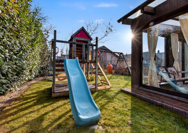 Predávame rodinný dom s garážou a pekným pozemkom v uzavretom kondomíniu, Miloslavov - Alžbetin dvor