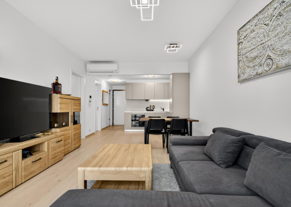 Prenajímame  2i byt s výhľadom na Dunaj a parkovacím státím, EUROVEA TOWER