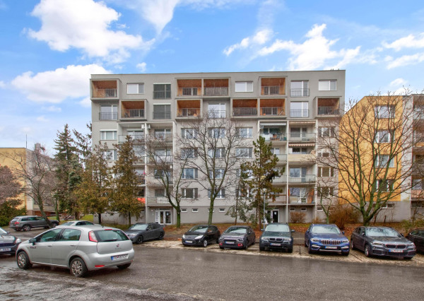 Predávame slnečný 3-izbový mezonet s výhľadom na Kramároch