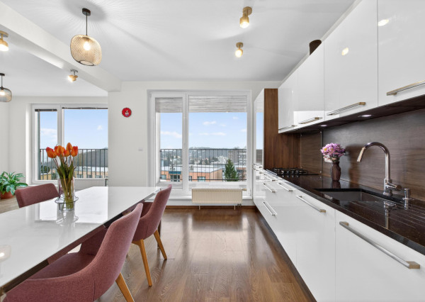 Predávame slnečný 3-izbový mezonet s výhľadom na Kramároch