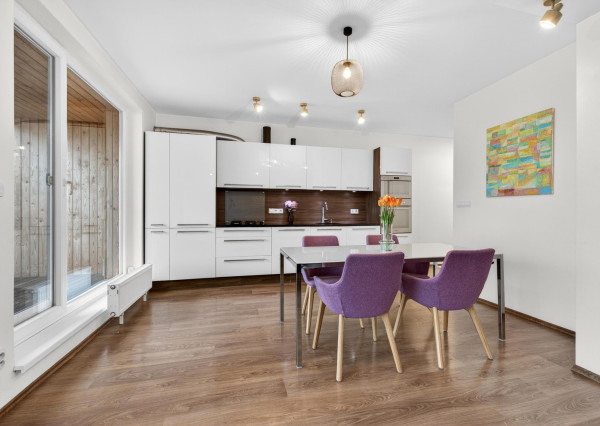 Predávame slnečný 3-izbový mezonet s výhľadom na Kramároch