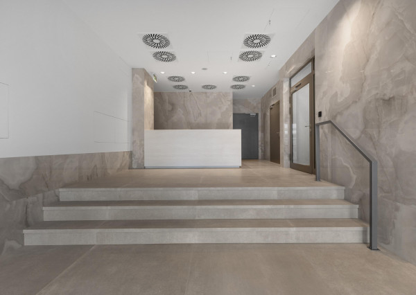 FRANK ZICHER - Predávame 3 izbový apartmán s 2 balkónmi v projekte METROPOLIS, BA.I.