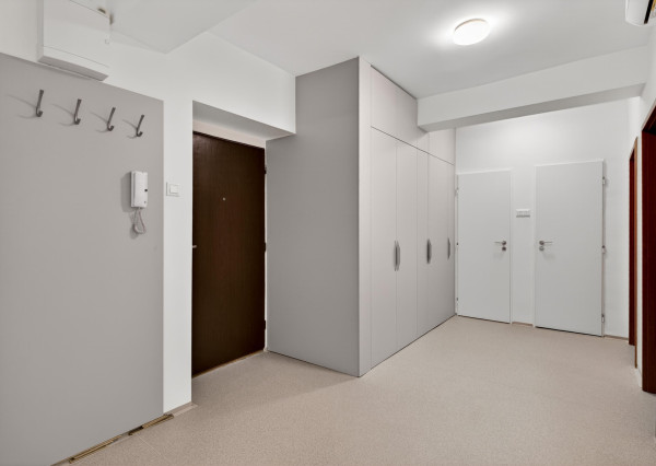 Prenajímame praktický, klimatizovaný byt na Hradnom kopci