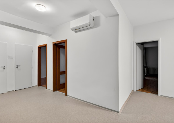 Prenajímame praktický, klimatizovaný byt na Hradnom kopci