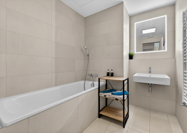 Predávame 2. izbový byt v projekte SKY PARK na 11. podlaží so západnou orientáciou a výhľadmi na hrad