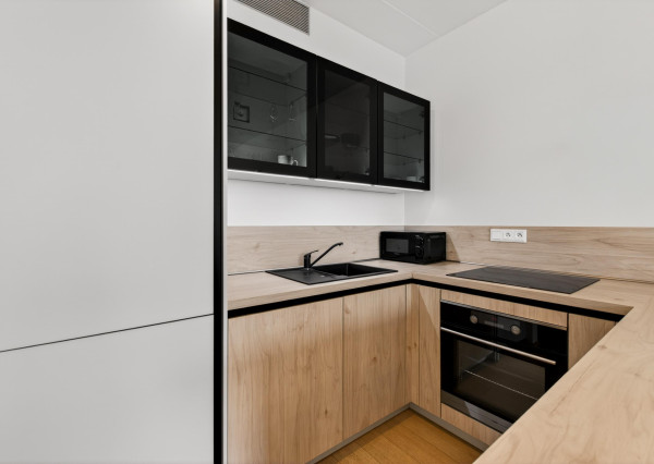 Predávame 2. izbový byt v projekte SKY PARK na 11. podlaží so západnou orientáciou a výhľadmi na hrad