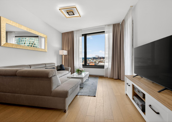 Predávame 2. izbový byt v projekte SKY PARK na 11. podlaží so západnou orientáciou a výhľadmi na hrad