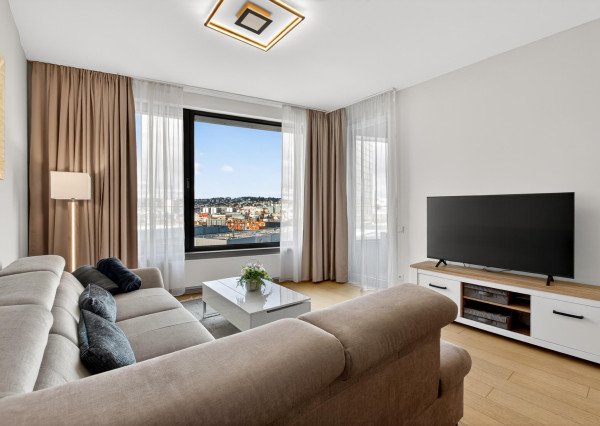 Predávame 2. izbový byt v projekte SKY PARK na 11. podlaží so západnou orientáciou a výhľadmi na hrad