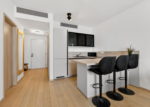 Predávame 2. izbový byt v projekte SKY PARK na 11. podlaží so západnou orientáciou a výhľadmi na hrad