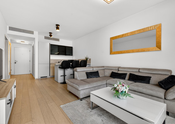 Predávame 2. izbový byt v projekte SKY PARK na 11. podlaží so západnou orientáciou a výhľadmi na hrad