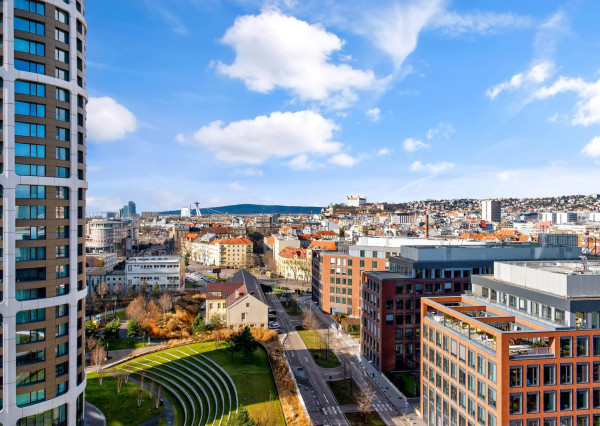 Predávame 2. izbový byt v projekte SKY PARK na 11. podlaží so západnou orientáciou a výhľadmi na hrad