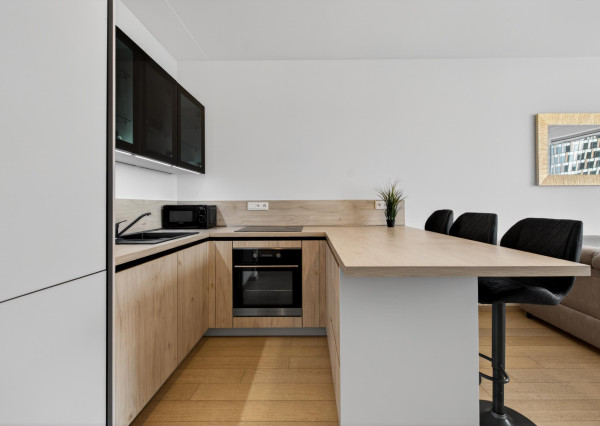 Predávame 2. izbový byt v projekte SKY PARK na 11. podlaží so západnou orientáciou a výhľadmi na hrad