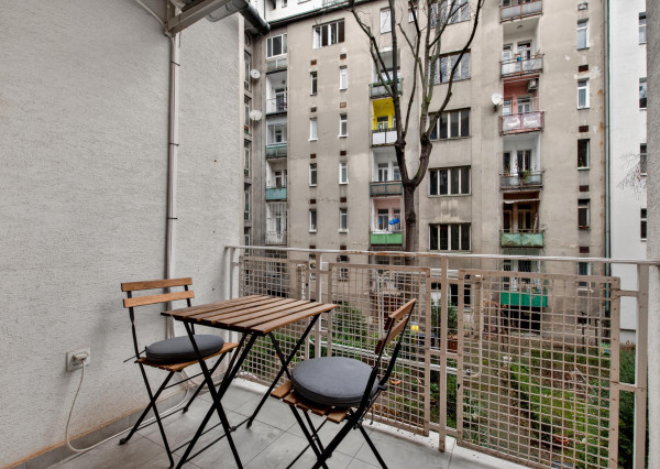 Predávame rekonštruovaný 3-izbový byt s lodžiou v obľúbenej lokalite Starého mesta, Belopotockého ul.