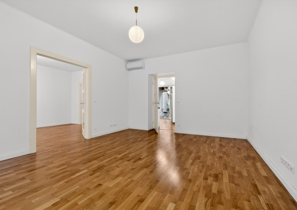 Predávame rekonštruovaný 3-izbový byt s lodžiou v obľúbenej lokalite Starého mesta, Belopotockého ul.