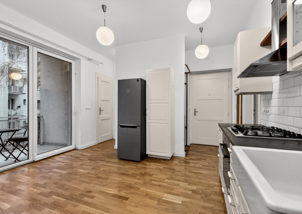 Predávame rekonštruovaný 3-izbový byt s lodžiou v obľúbenej lokalite Starého mesta, Belopotockého ul.