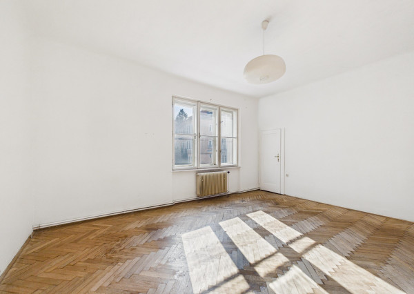 REZERVOVANÉ - Predávame veľkometrážny 4-izbový byt na Palisádach s výhľadom na hrad