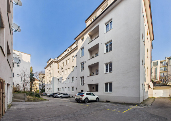 REZERVOVANÉ - Predávame veľkometrážny 4-izbový byt na Palisádach s výhľadom na hrad