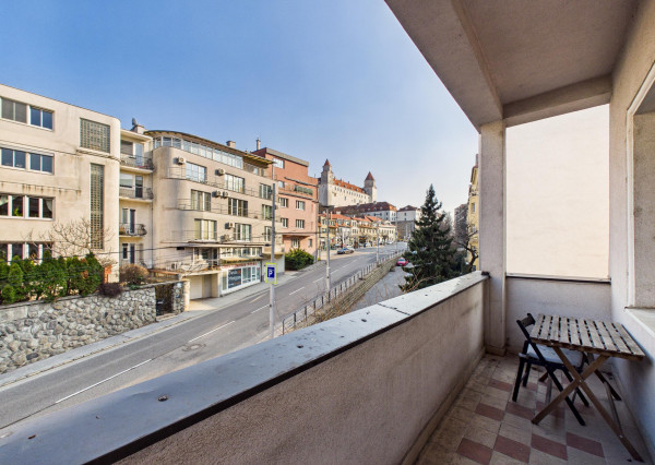 REZERVOVANÉ - Predávame veľkometrážny 4-izbový byt na Palisádach s výhľadom na hrad