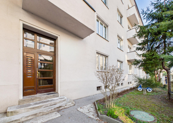 REZERVOVANÉ - Predávame veľkometrážny 4-izbový byt na Palisádach s výhľadom na hrad