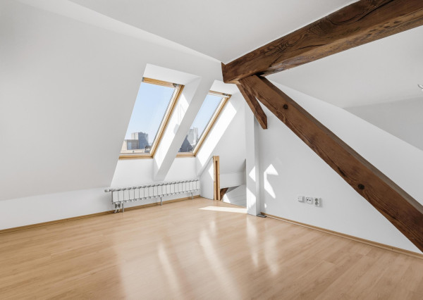 REZERVOVANÉ Predávame 2-izbový mezonetový byt v Starom Meste na ulici 29. augusta