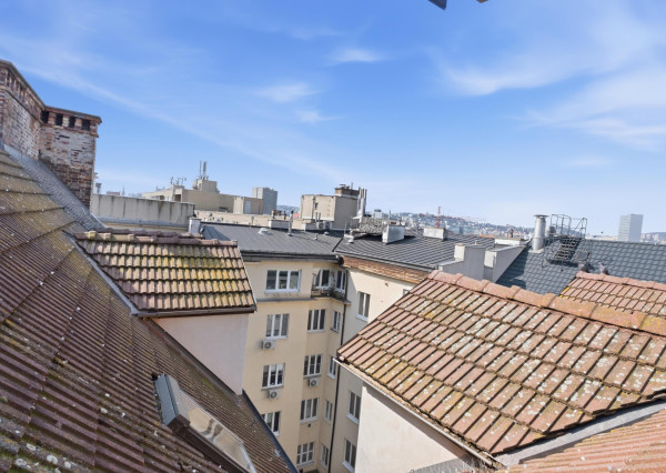 REZERVOVANÉ Predávame 2-izbový mezonetový byt v Starom Meste na ulici 29. augusta