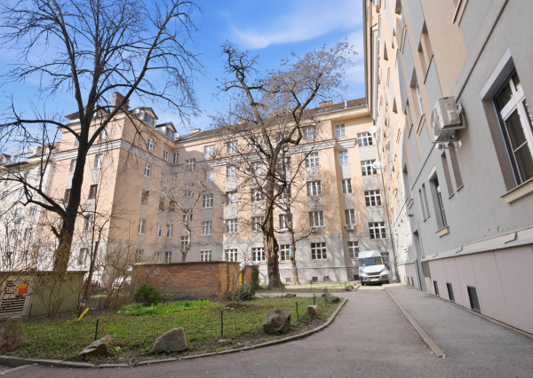 REZERVOVANÉ Predávame 2-izbový mezonetový byt v Starom Meste na ulici 29. augusta