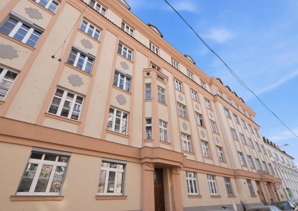 REZERVOVANÉ Predávame 2-izbový mezonetový byt v Starom Meste na ulici 29. augusta