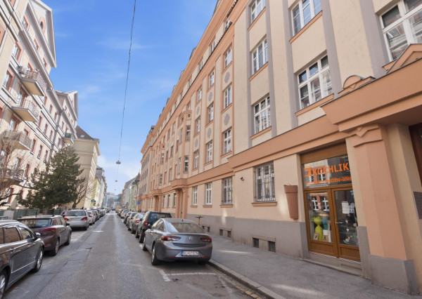 REZERVOVANÉ Predávame 2-izbový mezonetový byt v Starom Meste na ulici 29. augusta