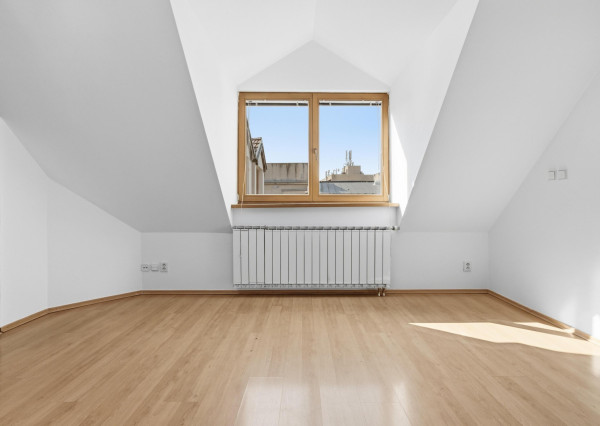 REZERVOVANÉ Predávame 2-izbový mezonetový byt v Starom Meste na ulici 29. augusta