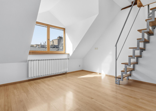 REZERVOVANÉ Predávame 2-izbový mezonetový byt v Starom Meste na ulici 29. augusta