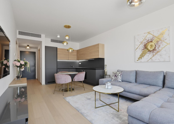 Predávame dizajnový 2i byt s výhľadom na hrad a panoramu Starého mesta, VEŽA 1 SKY PARK