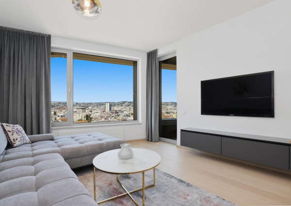 Predávame dizajnový 2i byt s výhľadom na hrad a panoramu Starého mesta, VEŽA 1 SKY PARK