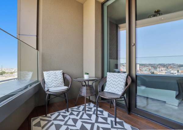 Predávame dizajnový 2i byt s výhľadom na hrad a panoramu Starého mesta, VEŽA 1 SKY PARK