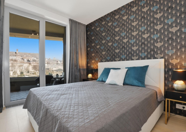 Predávame dizajnový 2i byt s výhľadom na hrad a panoramu Starého mesta, VEŽA 1 SKY PARK