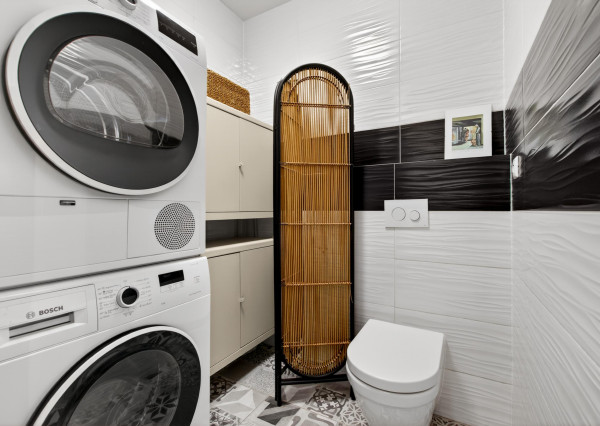 Predávame 2,5-izbový byt po kompletnej rekonštrukcii v Starom meste orientovaný do vnútrobloku s možnosťou parkovania