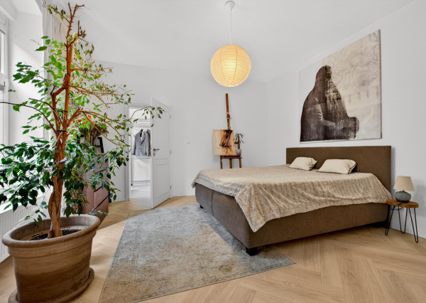 Predávame 2,5-izbový byt po kompletnej rekonštrukcii v Starom meste orientovaný do vnútrobloku s možnosťou parkovania