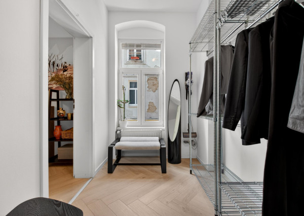 Predávame 2,5-izbový byt po kompletnej rekonštrukcii v Starom meste orientovaný do vnútrobloku s možnosťou parkovania