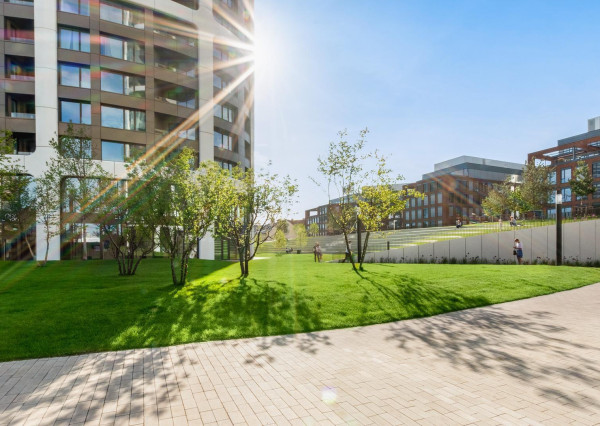 Predávame dizajnový 2i byt s výhľadom na hrad a panoramu Starého mesta, VEŽA 1 SKY PARK