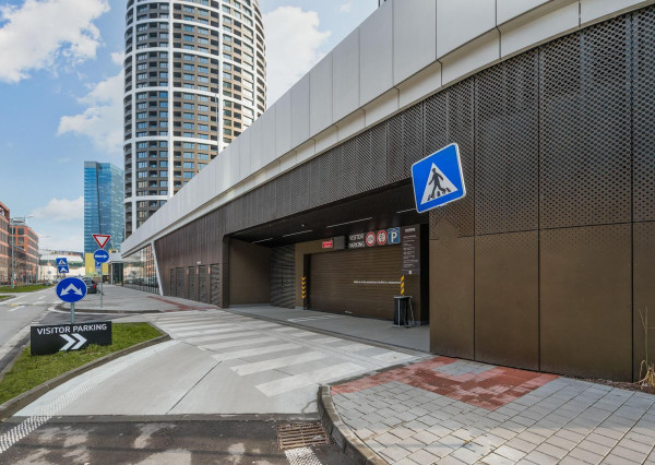 Predávame dizajnový 2i byt s výhľadom na hrad a panoramu Starého mesta, VEŽA 1 SKY PARK