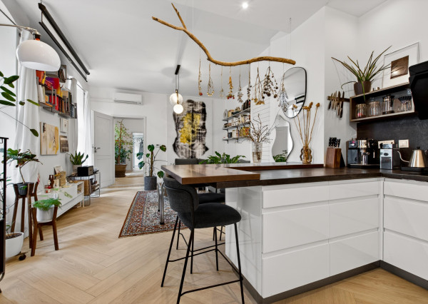 Predávame 2,5-izbový byt po kompletnej rekonštrukcii v Starom meste orientovaný do vnútrobloku s možnosťou parkovania