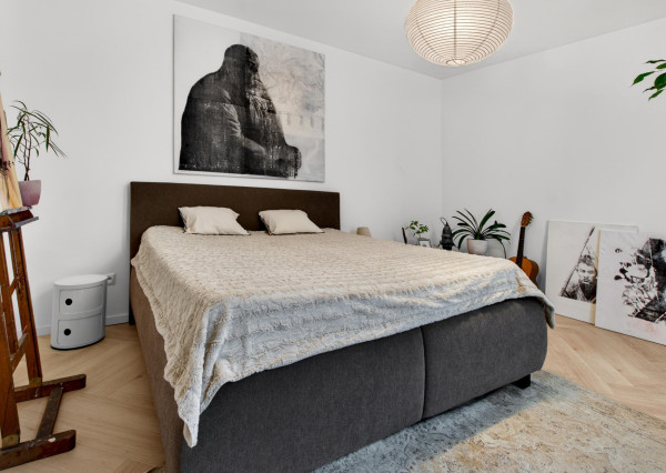 Predávame 2,5-izbový byt po kompletnej rekonštrukcii v Starom meste orientovaný do vnútrobloku s možnosťou parkovania