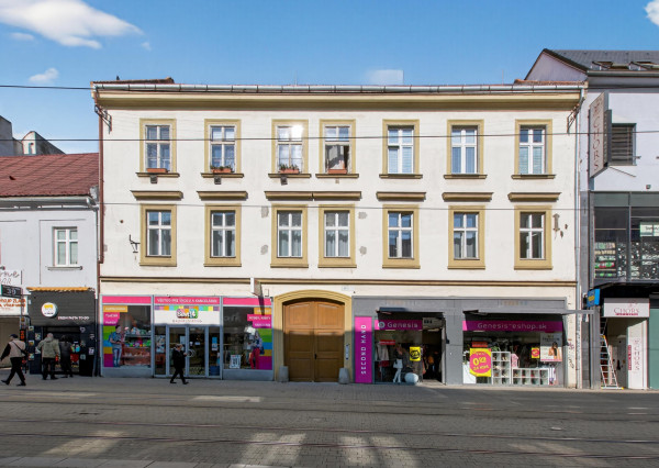 Predávame 2,5-izbový byt po kompletnej rekonštrukcii v Starom meste orientovaný do vnútrobloku s možnosťou parkovania