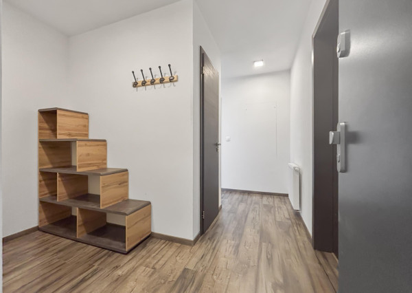 Prenajímame 3-izbový byt na ulici Pri Hrubej lúke s parkovacím miestom v garáži, domáci miláčikovia sú vítaní