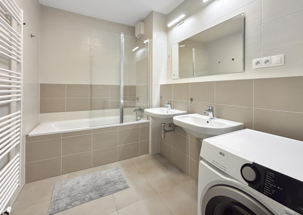 Prenajímame 3-izbový byt na ulici Pri Hrubej lúke s parkovacím miestom v garáži, domáci miláčikovia sú vítaní